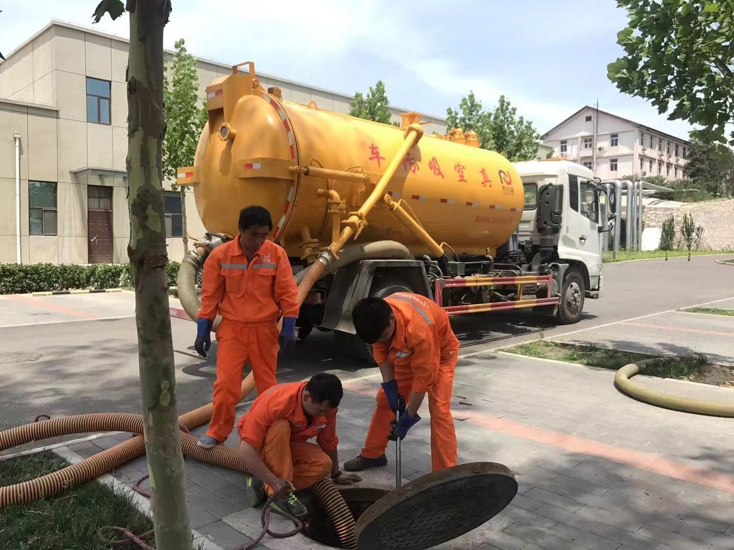鹤壁化粪池清理与5-8吨吸粪车施工效率分析